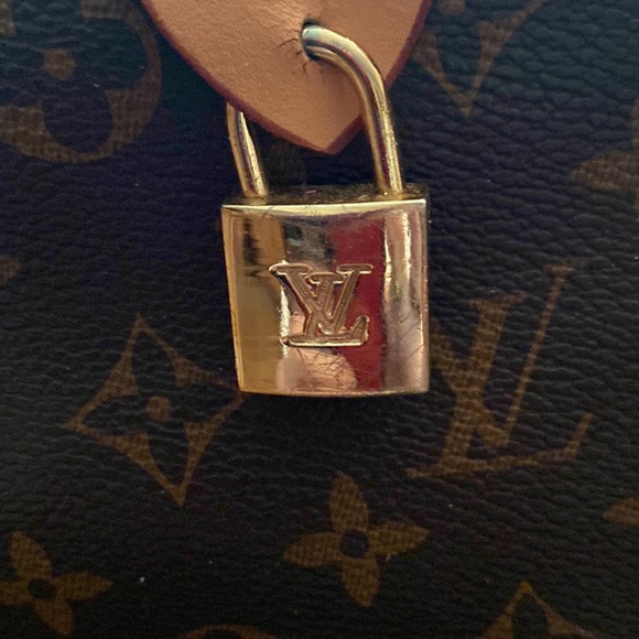 Pre-loved Louis Vuitton speedy! - Picture 13 of 14